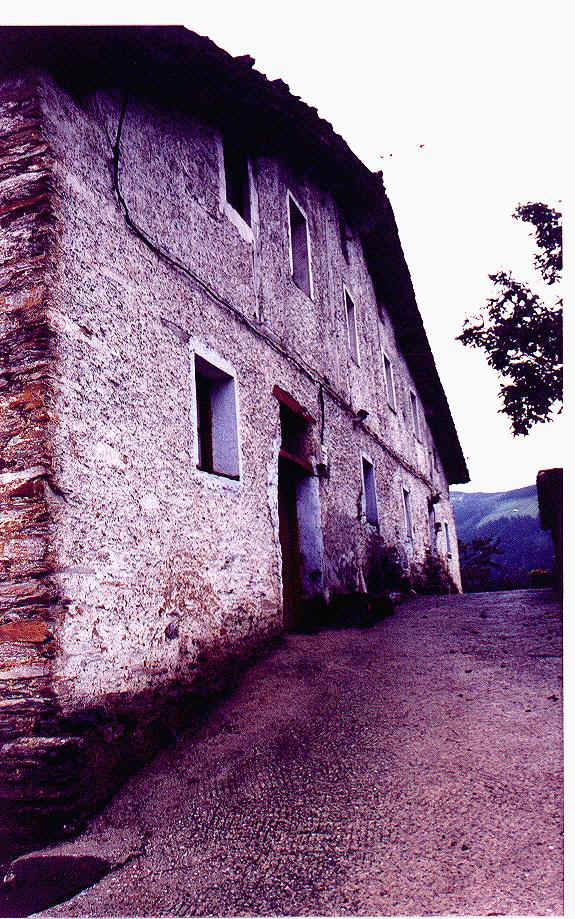 Casa original en Errazquin.JPG (181187 bytes)